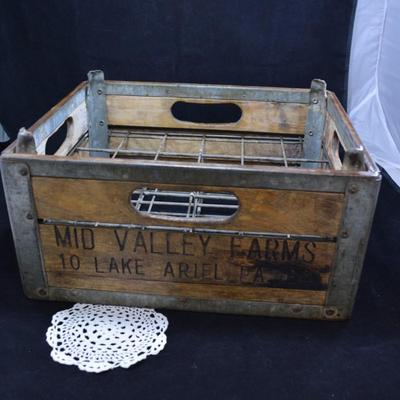 Antique/Vintage Mid Valley Farms, Lake Ariel PA Milk Crate 15X12X8