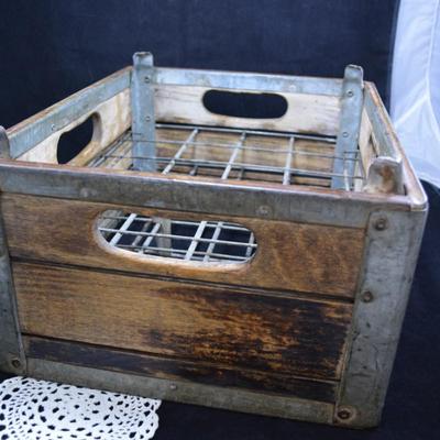 Antique/Vintage Mid Valley Farms, Lake Ariel PA Milk Crate 15X12X8