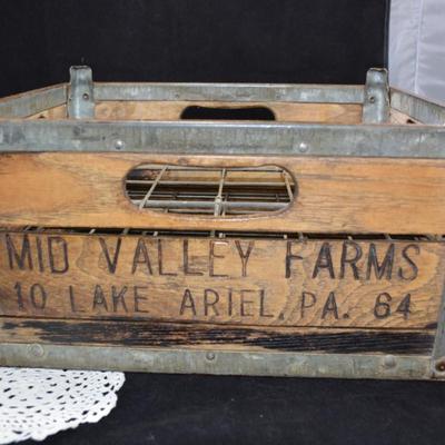 Antique/Vintage Mid Valley Farms, Lake Ariel PA Milk Crate 15X12X8