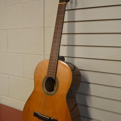 Vintage 60's Yamaha No. G-60 Nippon Gakki Classical Guitar 40"X14.5"X4"