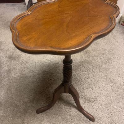 Solid Wood Brant Furniture Co Cherry Finish Pie Crust Table
