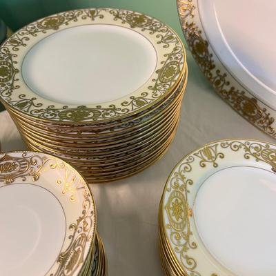 Vintage Noritake Dinner Set No. 175 "Christmas Ball"