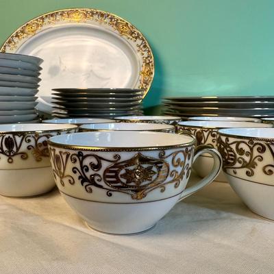 Vintage Noritake Dinner Set No. 175 "Christmas Ball"
