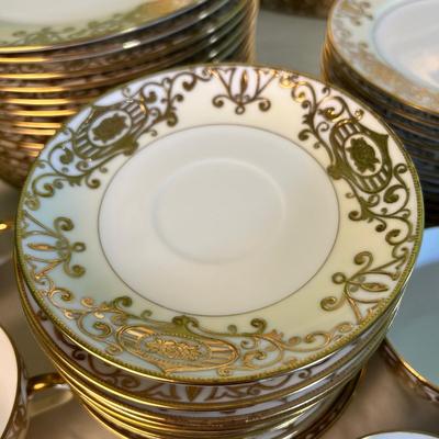 Vintage Noritake Dinner Set No. 175 "Christmas Ball"