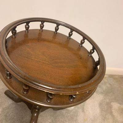 English Provincial Style Spindle Top Table