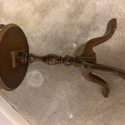 English Provincial Style Spindle Top Table