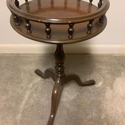 English Provincial Style Spindle Top Table