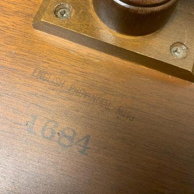 English Provincial Style Spindle Top Table