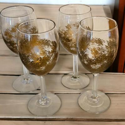 Vintage wine glass set