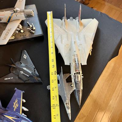 Vintage Metal (+ 2 Plastic) Scale Toy Lot