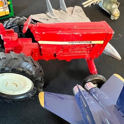 Vintage Metal (+ 2 Plastic) Scale Toy Lot