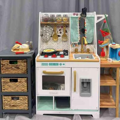 KidKraft Kitchen Setup With Everything To Delight Your Little Creator