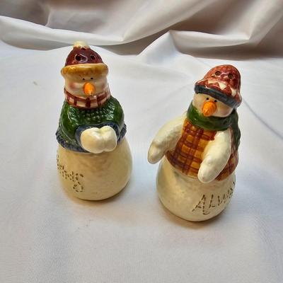 Christmas Cookie Jars & Salt/Pepper Sets (S1-JS)