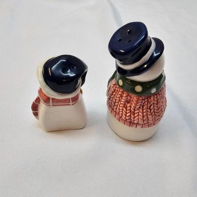 Christmas Cookie Jars & Salt/Pepper Sets (S1-JS)