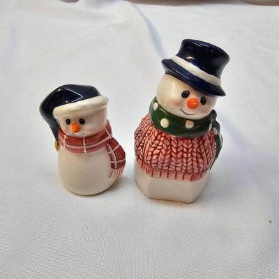 Christmas Cookie Jars & Salt/Pepper Sets (S1-JS)