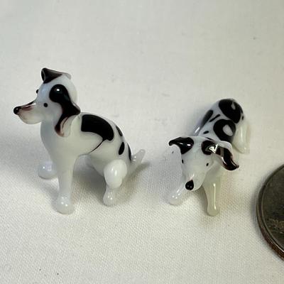 PAIR OF TINY BLOWN GLASS DOG FIGURINES