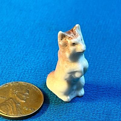 PAINTED BISQUE BEGGING DOG FIGURINE