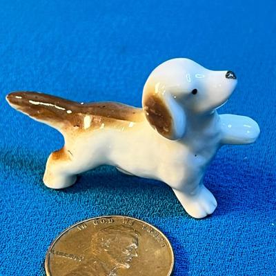 PORCELAIN POINTING DOG FIGURINE