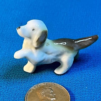 PORCELAIN POINTING DOG FIGURINE