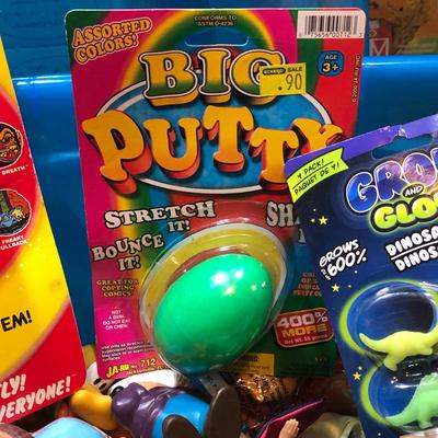 LOT 46L: Tub of Toys incl. Garfield Yo-Yo, Snow White, Toy Guitar, Big Putty & More