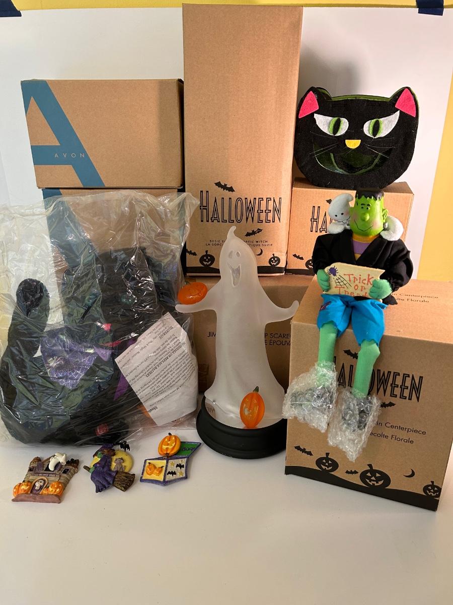 LOT 93U Vintage Avon Halloween Decor