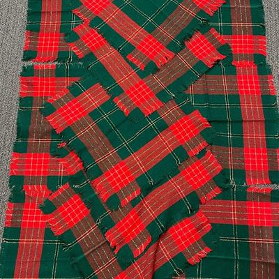 Christmas Winter Holiday Plaid Table Linen - 20 piece Lot - 10 Placemats & 10 Napkins