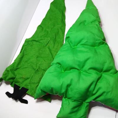 Vintage quilted Christmas tree with felt Santa card holder tree