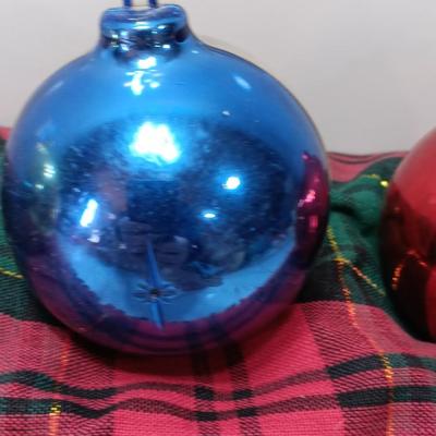 4 larger vintage jewel brite plastic ornaments