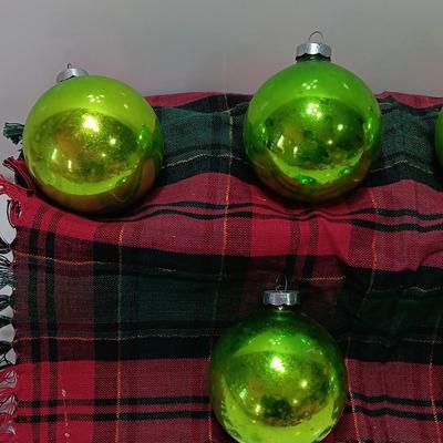 Vintage glass ornaments Bright green - Rouch -