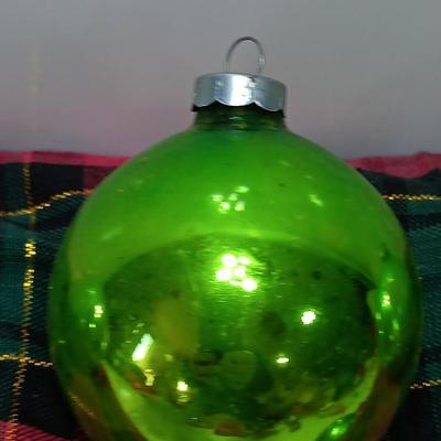 Vintage glass ornaments Bright green - Rouch -