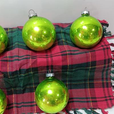 Vintage glass ornaments Bright green - Rouch -
