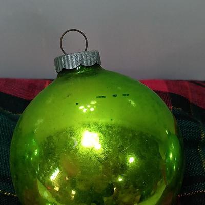 Vintage glass ornaments Bright green - Rouch -