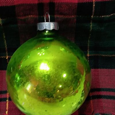Vintage glass ornaments Bright green - Rouch -