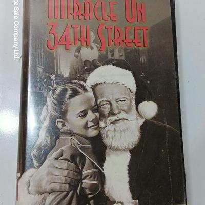 Miracle on 34th Street VHS With clam shell case