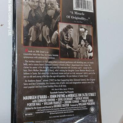 Miracle on 34th Street VHS With clam shell case