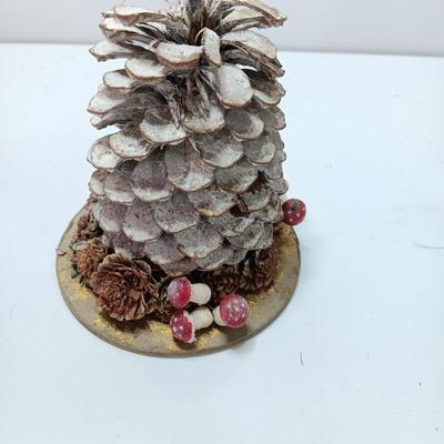 Vintage plastic garland with mushrooms! and red berries with a pinecone tree also with mushrooms!