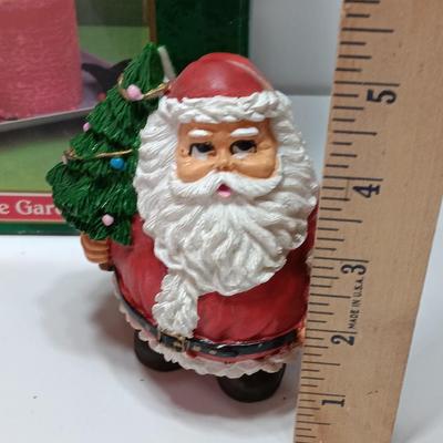 New Trim a home potpourri candle garden and Santa with inside display