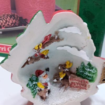 New Trim a home potpourri candle garden and Santa with inside display