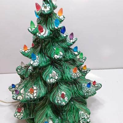 Working Atlantic Mold Ceramic tree with light up base 14"