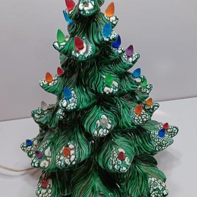 Working Atlantic Mold Ceramic tree with light up base 14"