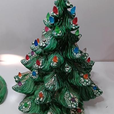 Working Atlantic Mold Ceramic tree with light up base 14"