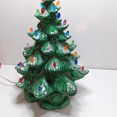 Working Atlantic Mold Ceramic tree with light up base 14"