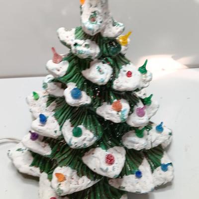 Working Vintage flocked 1966 ceramic tree 11"