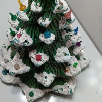 Working Vintage flocked 1966 ceramic tree 11"
