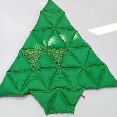 Vintage hook rug wreath and quilt tree decorations with macramÃ© bell