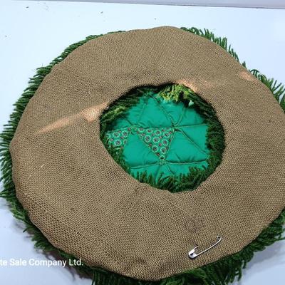 Vintage hook rug wreath and quilt tree decorations with macramÃ© bell