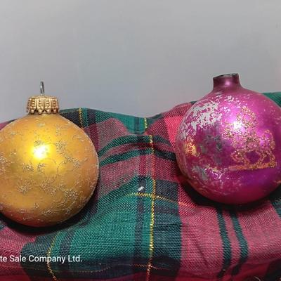 Ornaments with glitter and printed designs USA Shiny Brite - for crafting missing lids or significant paint loss