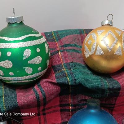 Ornaments with glitter and printed designs USA Shiny Brite - for crafting missing lids or significant paint loss