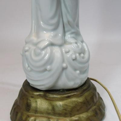 Vintage White Oriental Traditional Commonor Dress Woman Figurine MCM Lamp