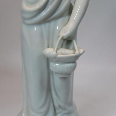 Vintage White Oriental Traditional Commonor Dress Woman Figurine MCM Lamp